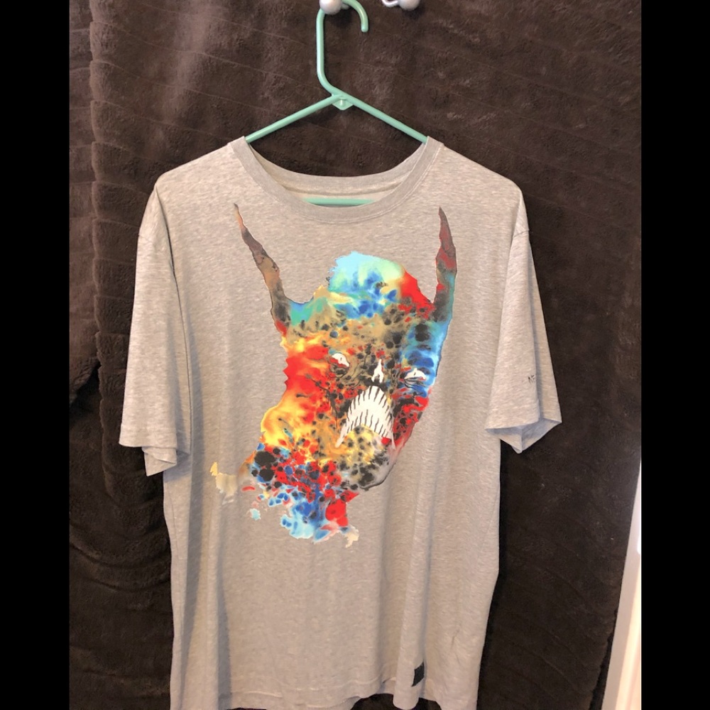 Men’s Neck Face tee shirt, gray w/ graphic design